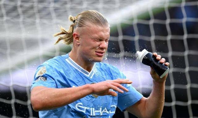 开云注册- 哈兰德在阿森纳比赛中爆冷，持续失利引发热议！赛场气氛高涨  第2张